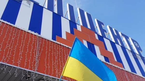 В результаті ворожого нападу пошкоджено два магазини “Епіцентр” в Одесі