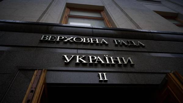 В парламенті тривають переговори з Хмарою та Сибігою після п’ятигодинного діалогу.