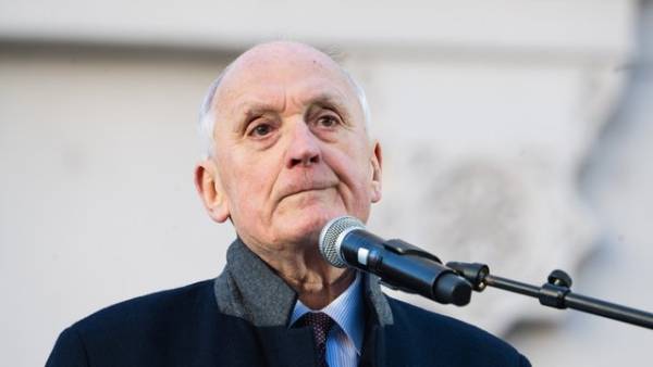 Новим президентом Угорщини став колишній голова Верховного суду Андраш Шьолйом.