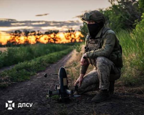 Фінансистів, бійців нацгвардії та співробітників прикордонної служби, котрі служать на передовій, очікуватиме щомісячна виплата до 460 тисяч гривень, інформує Міністерство фінансів.
