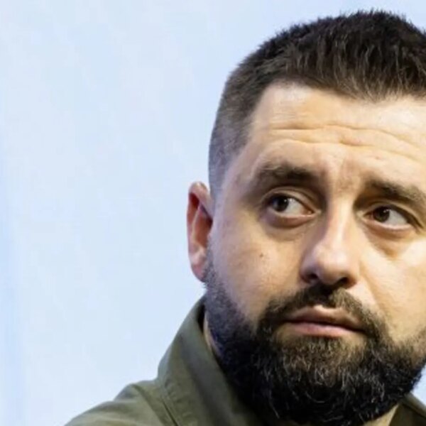 Томенко: дисертація Арахамії — 220 сторінок “фантастики”, що пояснює стійкість “Слуг народу”
