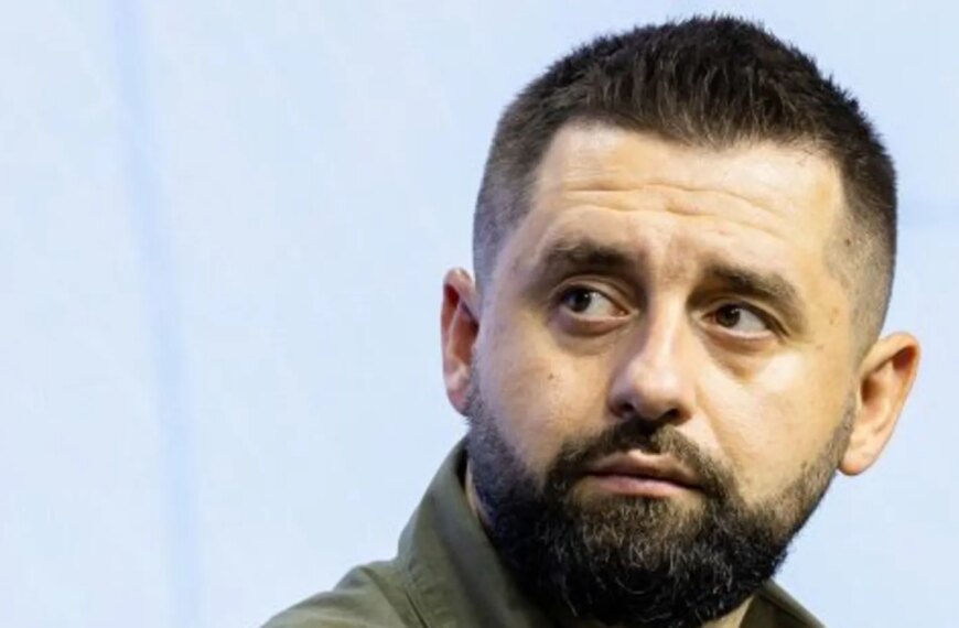 Томенко: дисертація Арахамії — 220 сторінок “фантастики”, що пояснює стійкість “Слуг народу”