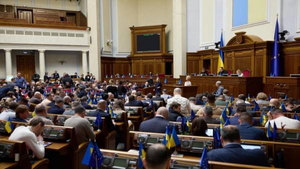 Депутати не підуть на 26-денні “канікули”