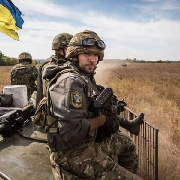 Українські військові вразили ворожі пункти управління дронами та склади