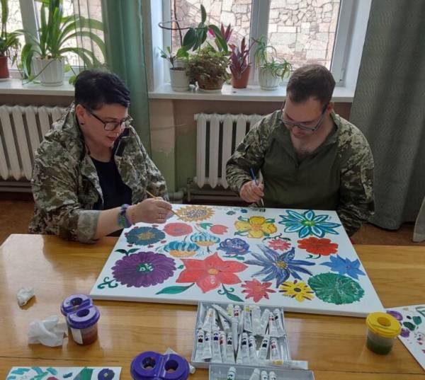 Дніпровська бібліотека проводить майстер-класи для захисників та їхніх родин