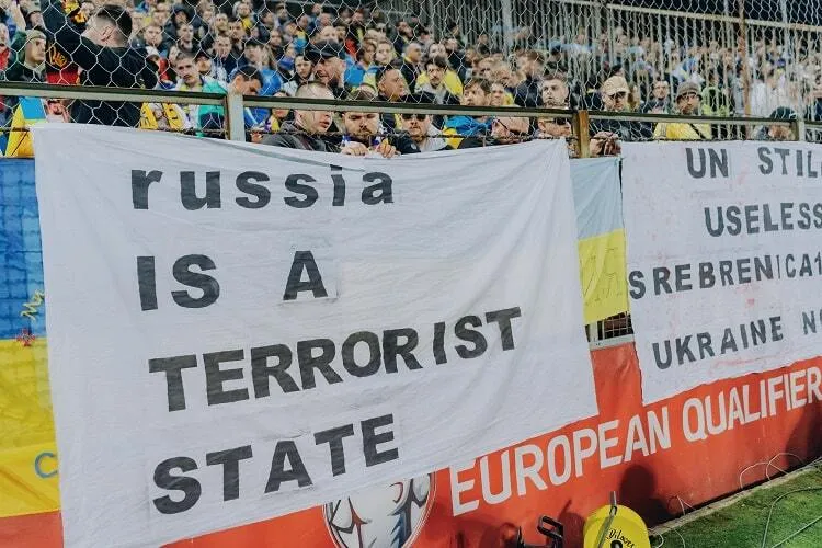 Українські вболівальники нагадали світові про сутність РФ.