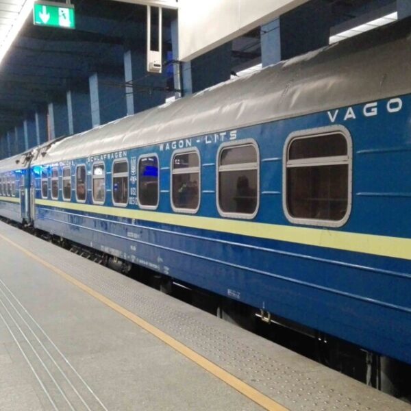 Росіяни вдарили по потягу Київ-Варшава за два кілометри від кордону Польщі