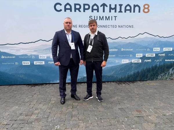 Олександр Біленький та Віталій Дяківнич на форумі