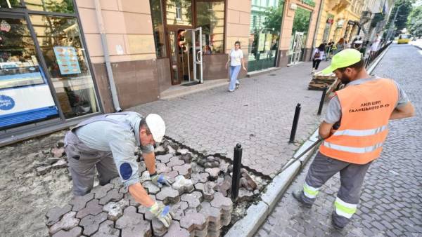 Дорошенка стане зручнішою: облаштують доступні тротуари та пандуси