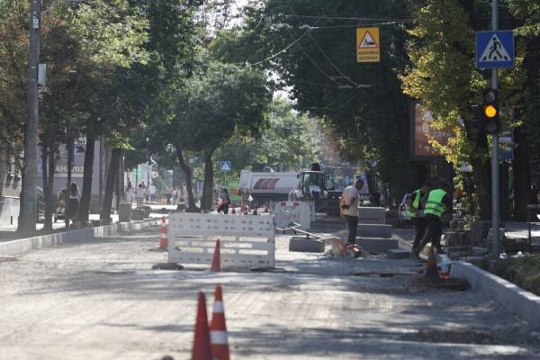 На вулиці Героїв УПА завершують ремонт: рух транспорту відновлять незабаром