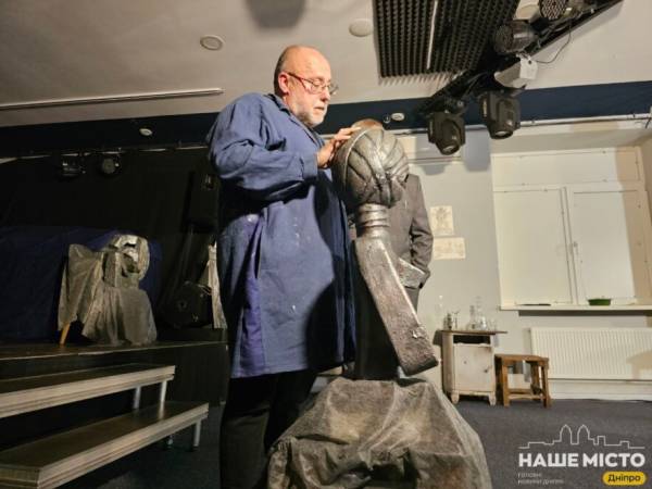 Сцена з вистави або репетиції в Театрі ДГУ
