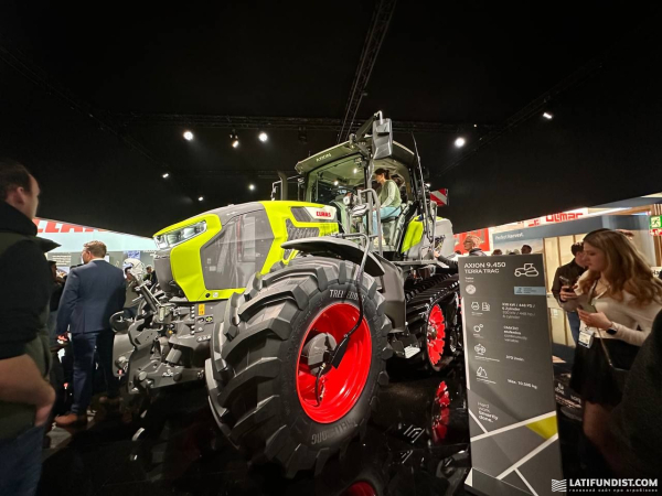 CLAAS AXION 9