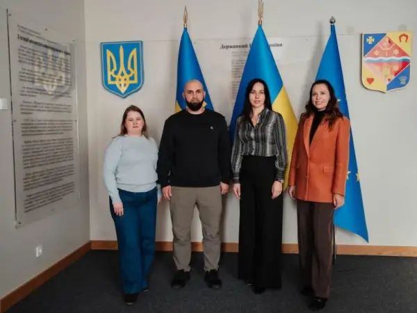 Спільне фото в коридорі облради