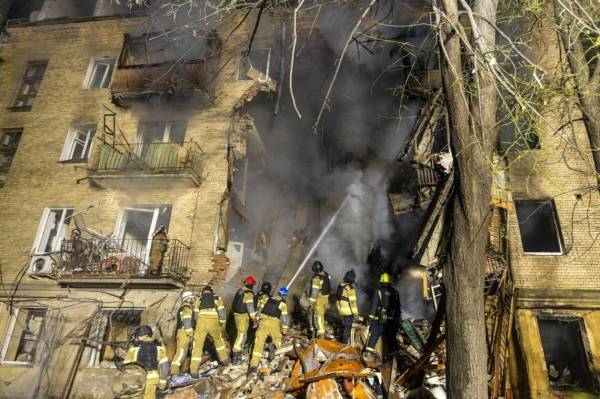 Харків: понад 10 людей постраждали від удару по житловому будинку