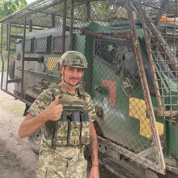 Анатолій з побратимами